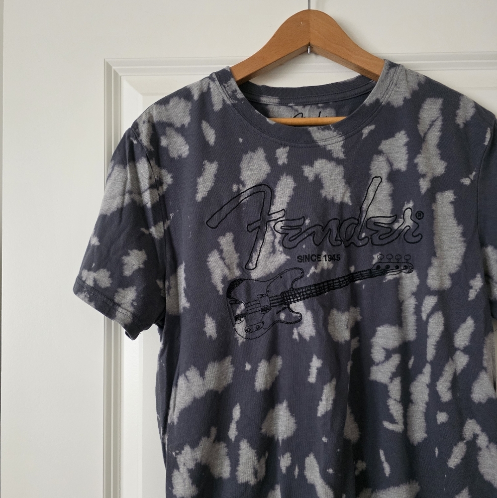 Fender Embroidered Acid Wash Graphic Tshirt Womens M